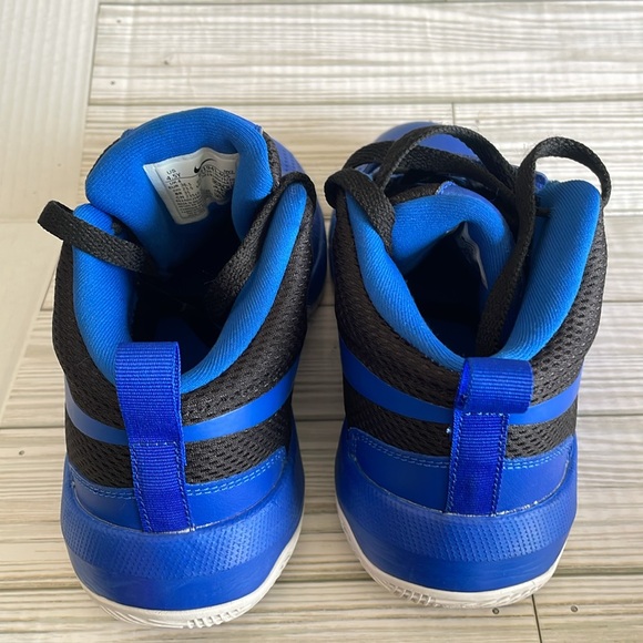 Nike Basketball Shoes - Picture 6 of 7